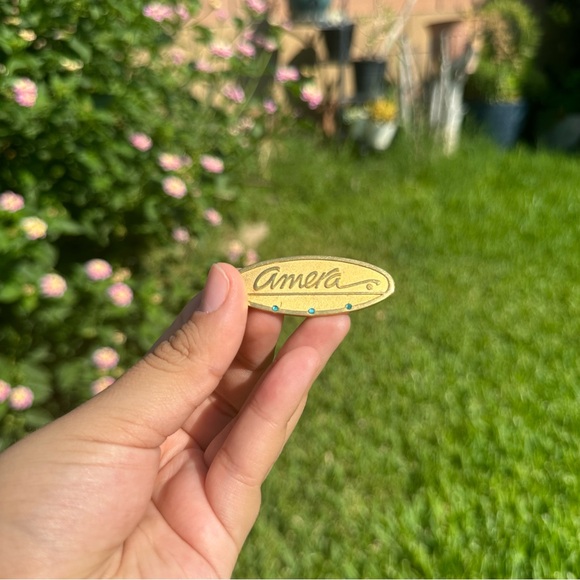 Amera Custom Name Tag Gold Tone Brooch/Pin - Picture 7 of 9